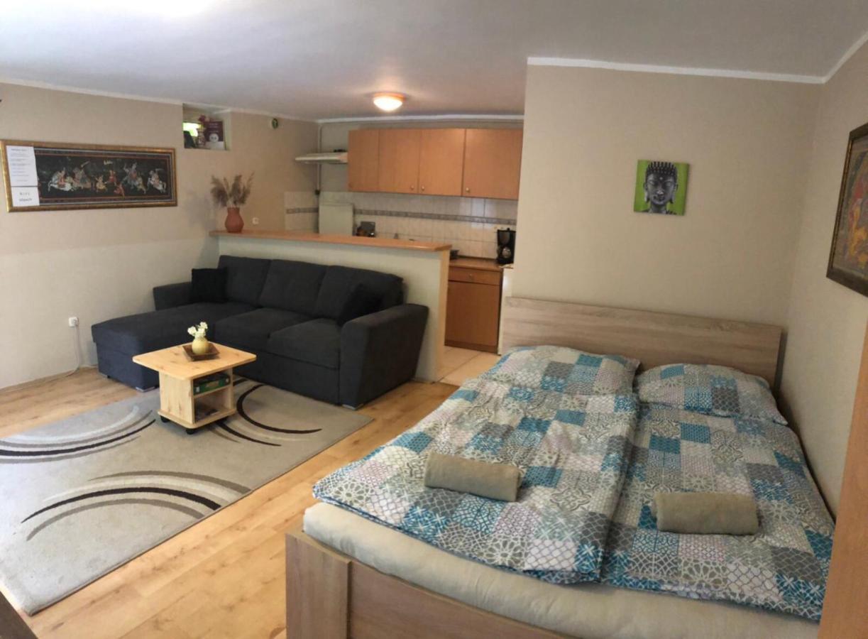 Tulipan Apartman إغير المظهر الخارجي الصورة