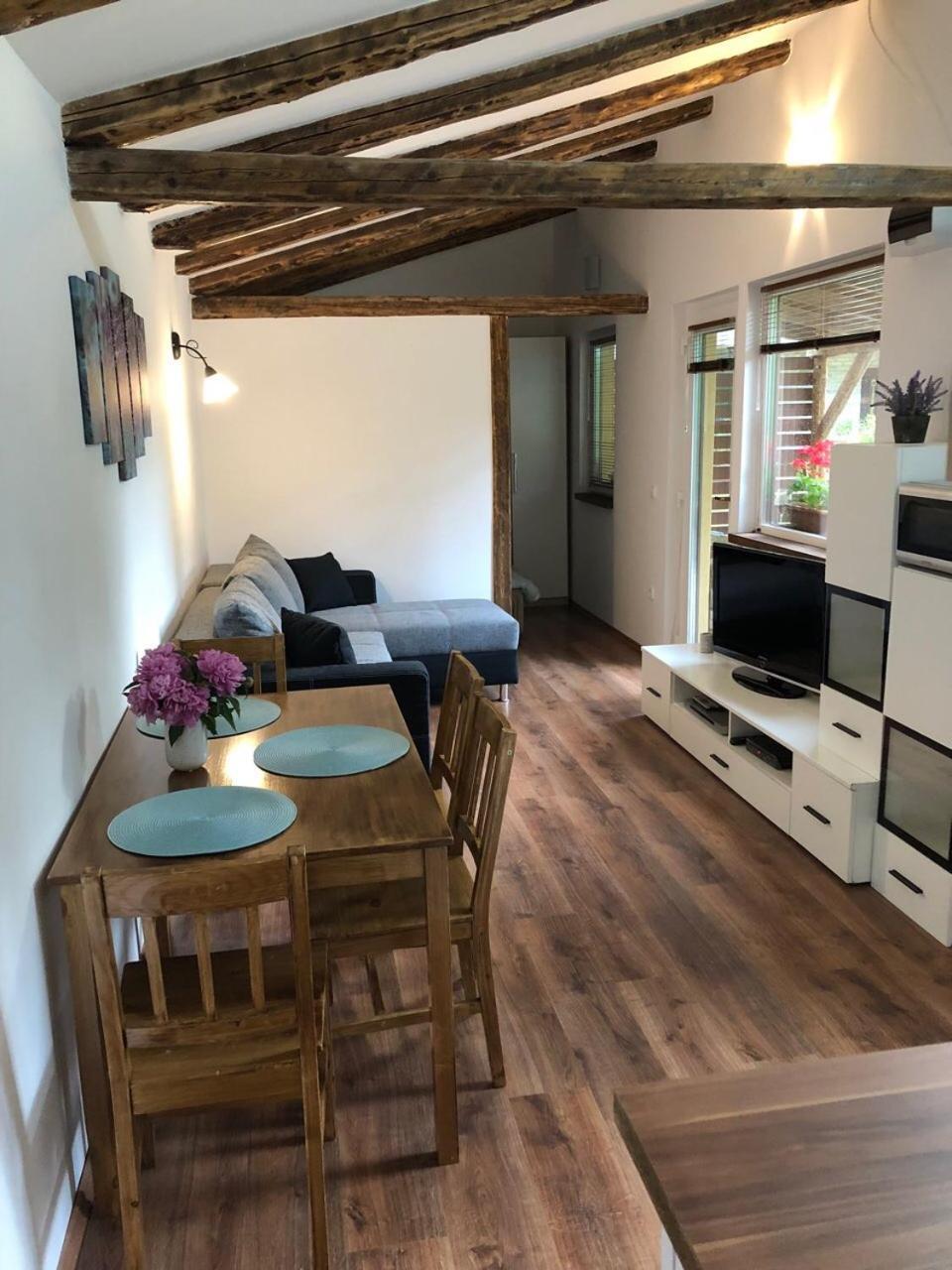 Tulipan Apartman إغير المظهر الخارجي الصورة